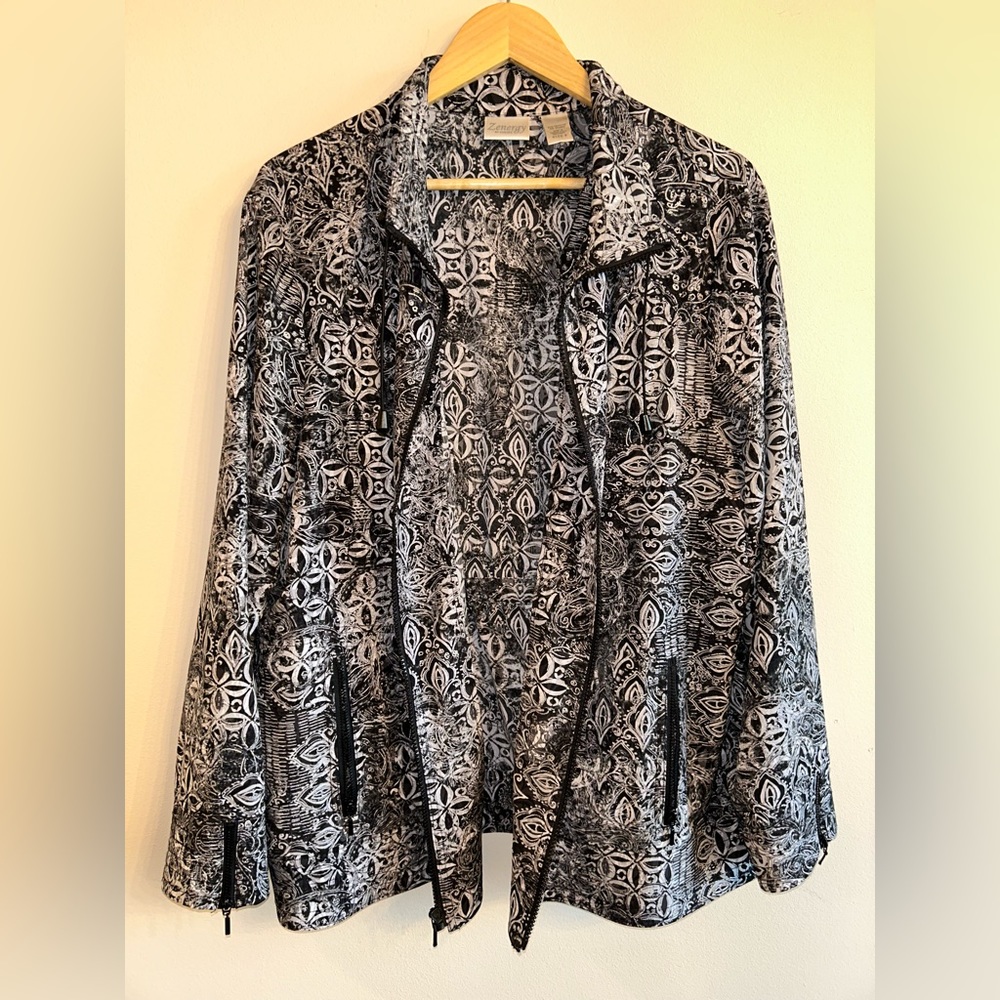 Chico’s Windbreaker Black and White Patterned Graphic Print Jacket